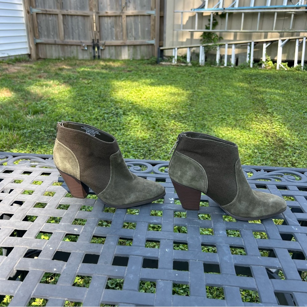 Violet & Red women's Cupid‎ Suede Bootie Olive Size 7.5 boho cottagecore